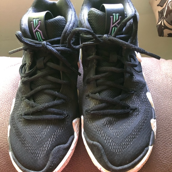 Kyrie 4 - Picture 2 of 5